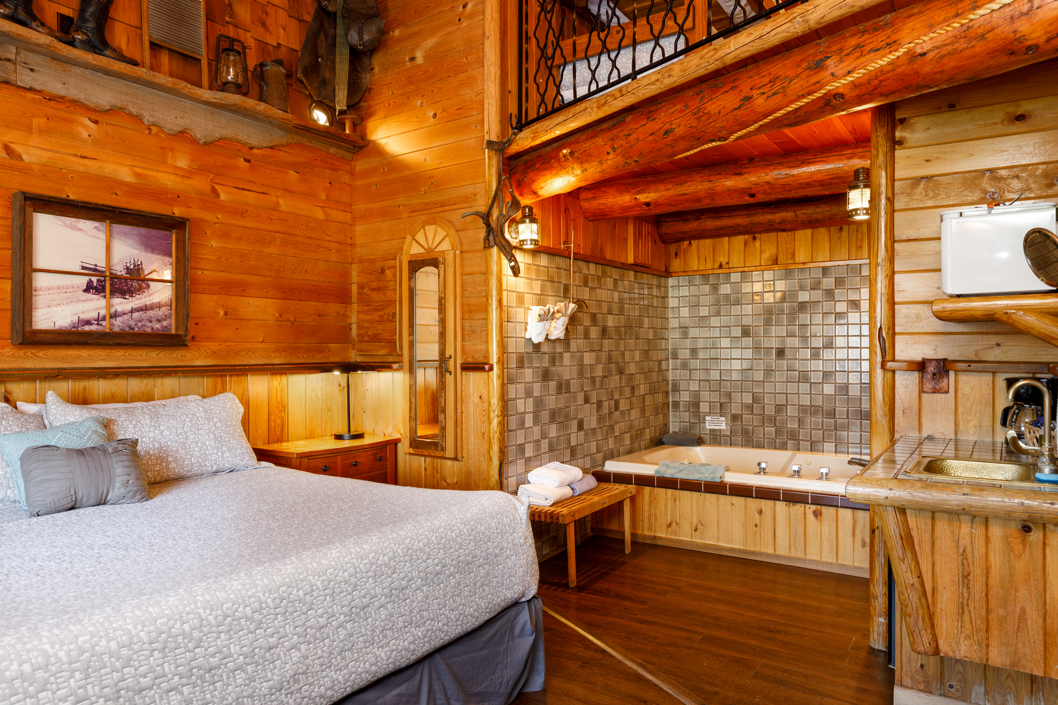 Family Cabin with one King and 4 twin beds