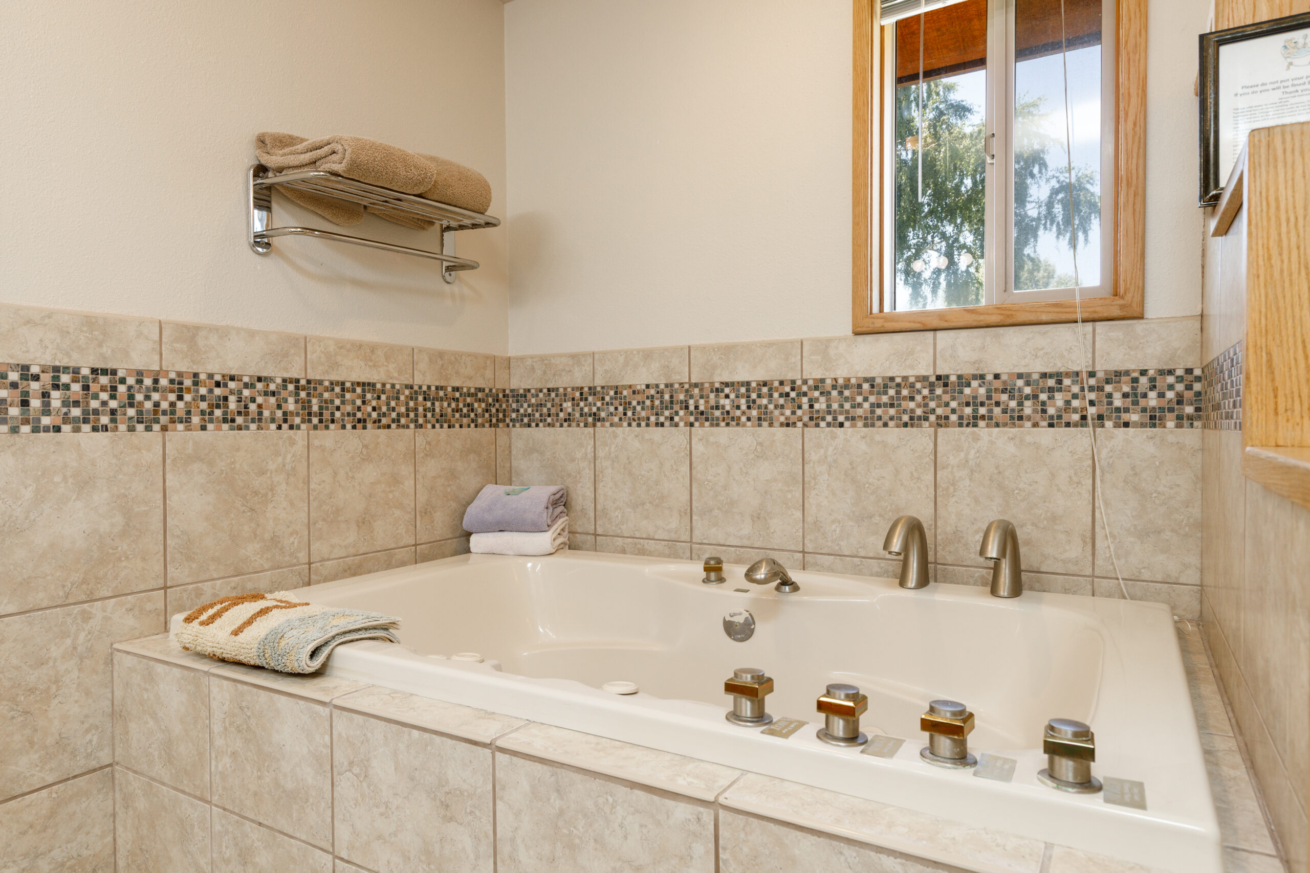 Soaking tub with tile surround in the Beach House bathroom at Soap Lake Resort